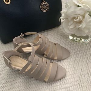 Like New.... Tan Leather Tahari kitten heels